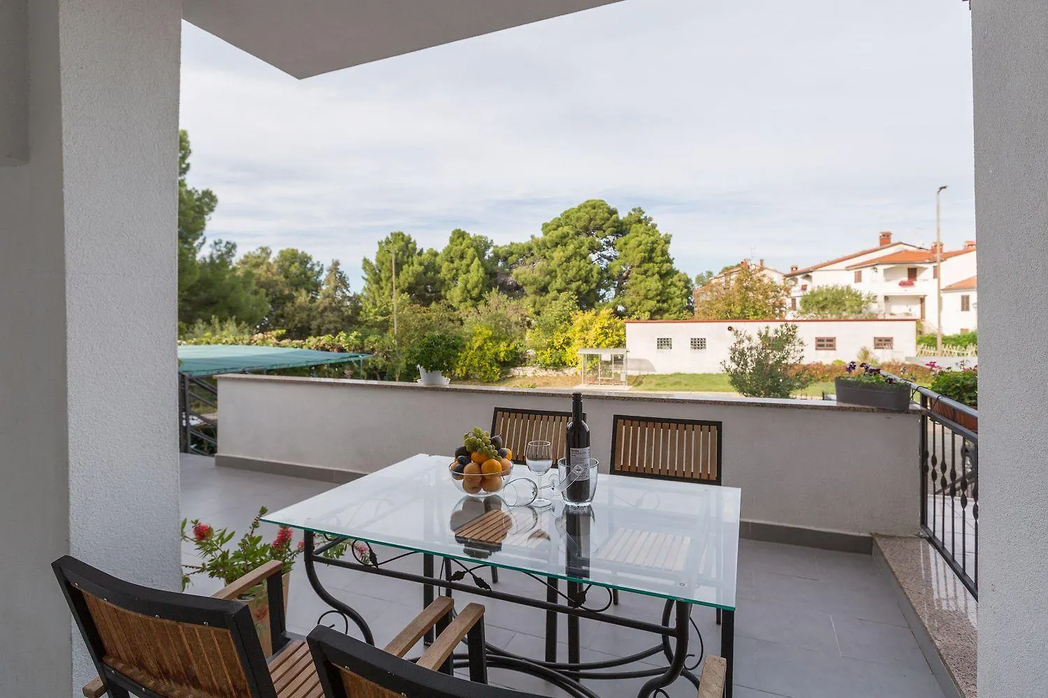Idyllisches Apartment Nur 600 Meter Zum Strand Mit Privater Terrasse, Wifi, Parkplatz Porec