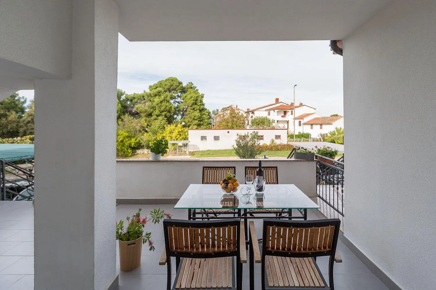 Idyllisches Apartment Nur 600 Meter Zum Strand Mit Privater Terrasse, Wifi, Parkplatz Porec