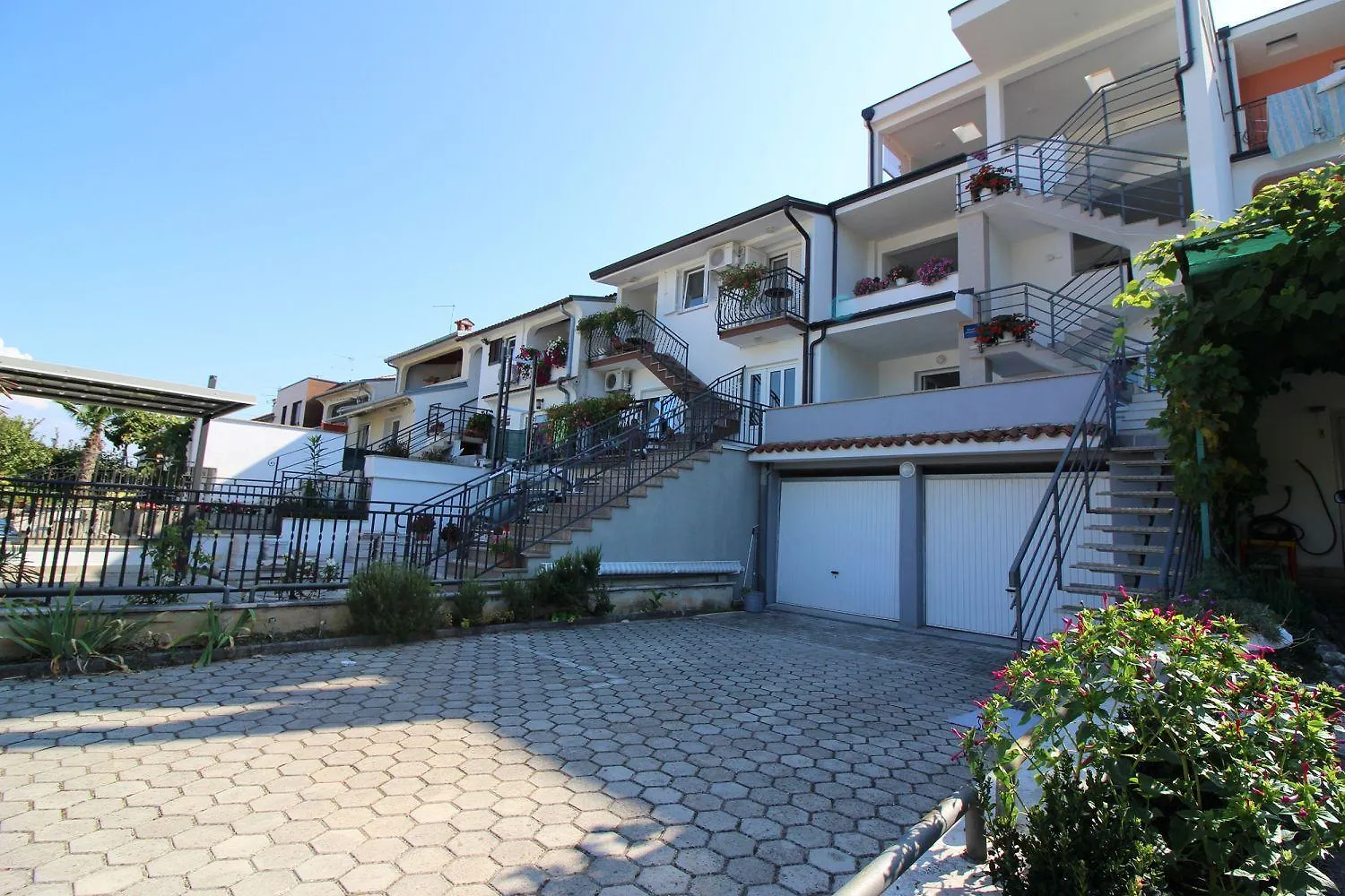 Idyllisches Apartment Nur 600 Meter Zum Strand Mit Privater Terrasse, Wifi, Parkplatz Porec