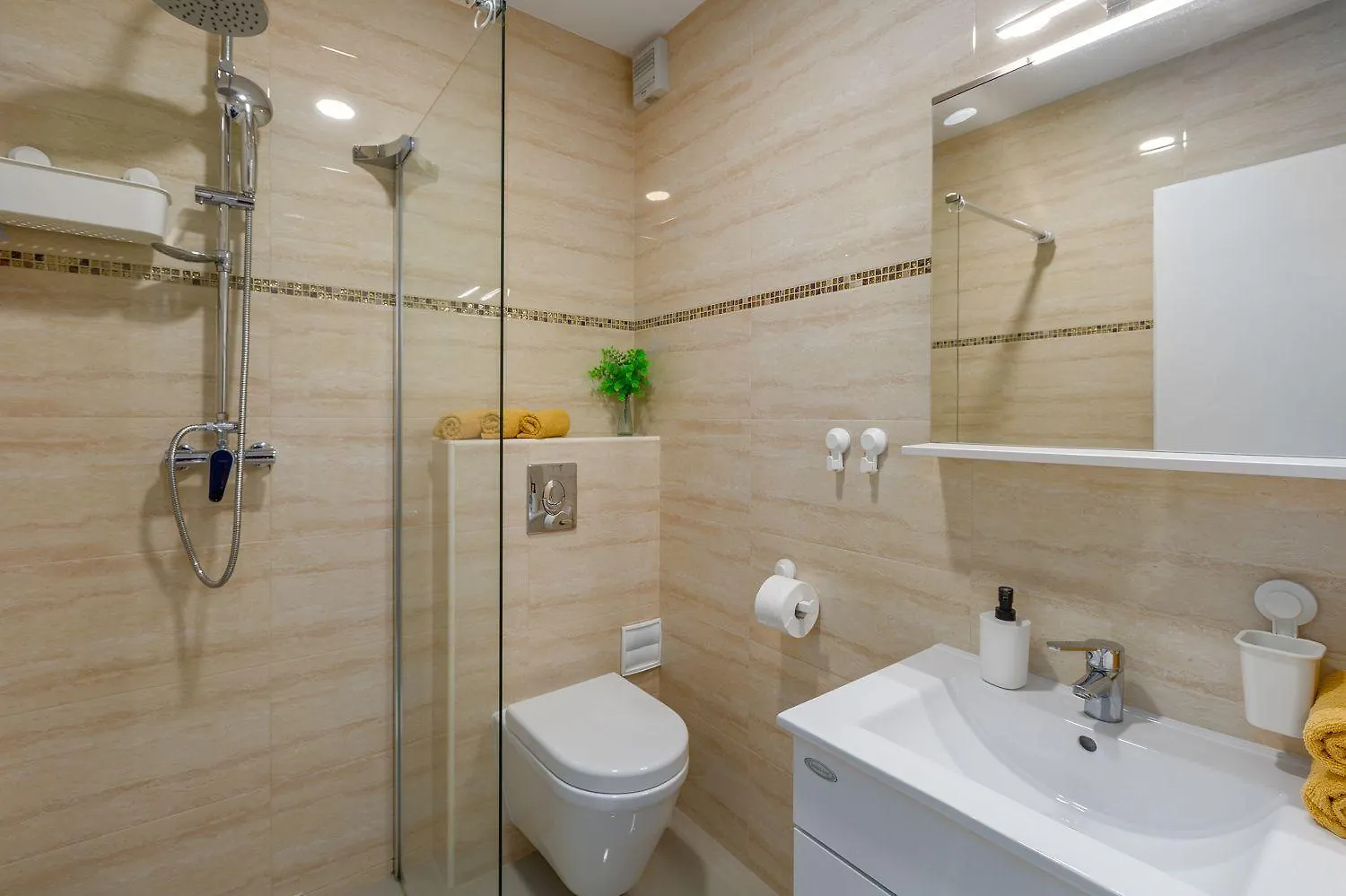 Idyllisches Apartment Nur 600 Meter Zum Strand Mit Privater Terrasse, Wifi, Parkplatz Poreč 0*,  Kroatië